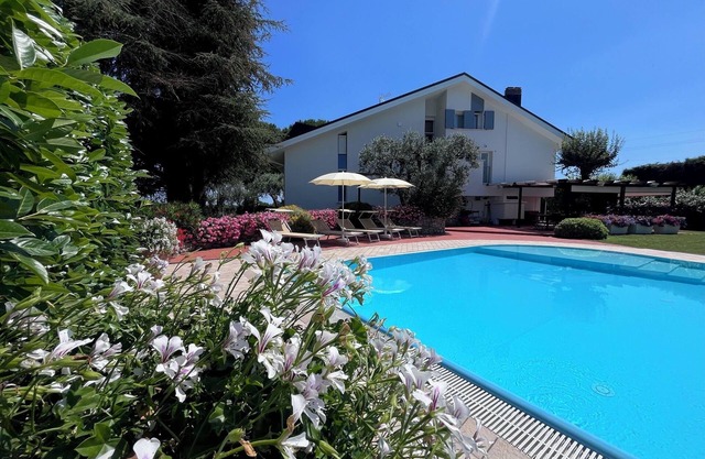 Luxury Villa with Pool, for vacations between sea and hills in Romagna, Rimini