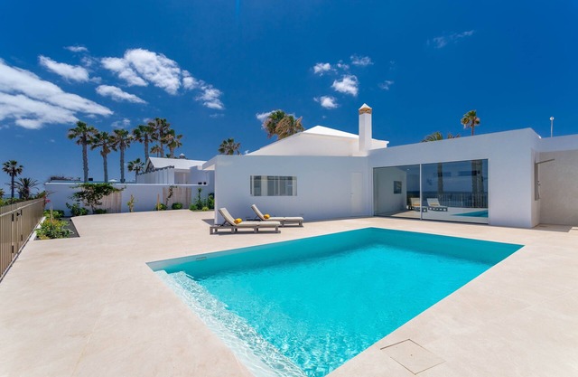 Luxury Villa with magnificent sea views , Close to sea & beach