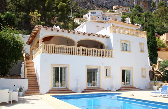 Luxury Villa with 2 pools and magnificent sea and mountain views,large pool area