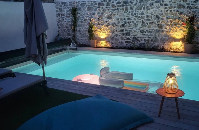 Luxury Villa with Year-Round Comfort and Saltwater Pool in Prime Location