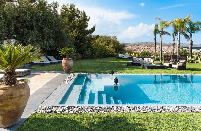 Luxury villa with pool in Noto
