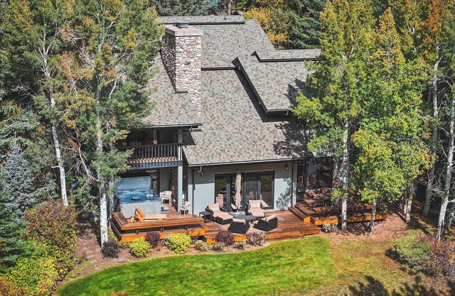 Luxury Warm Springs Retreat: Riverfront, Hot Tub, & Steps to Lifts