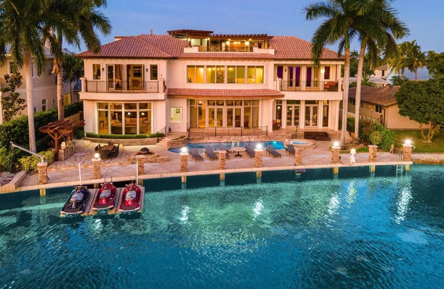 Luxury Waterfront Oasis【Casa del Toro】