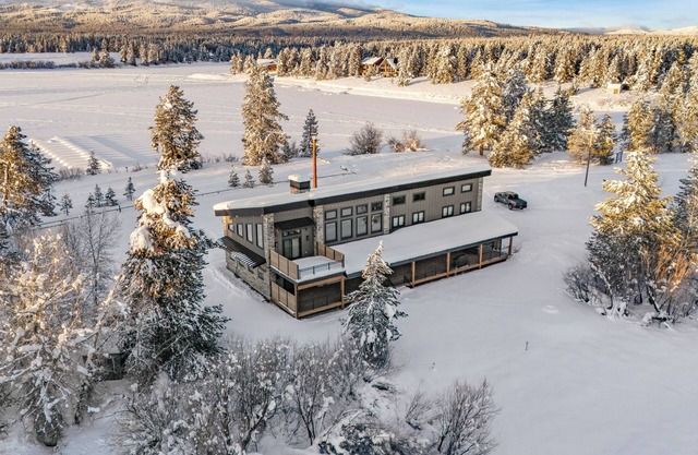 Luxury Waterfront - Private beach, hot tub, movie room, wheelchair accessible
