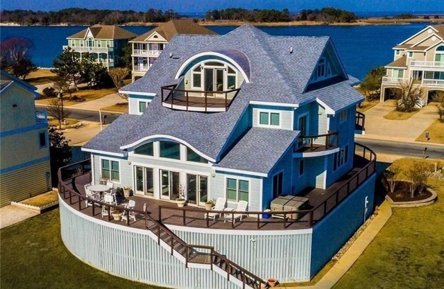 Luxury Waterfront House in North Bethany