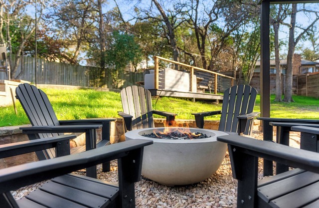 Luxury Zilker Home Pool Hot Tub Kitchen