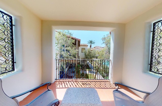 LV029 Spacious Upstairs Studio near Pool/Hot Tub