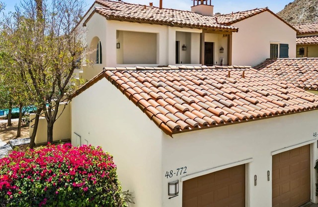 LV105 Upstairs One Bedroom with a Private Balcony Overlooking the Lap Pool/BBQ