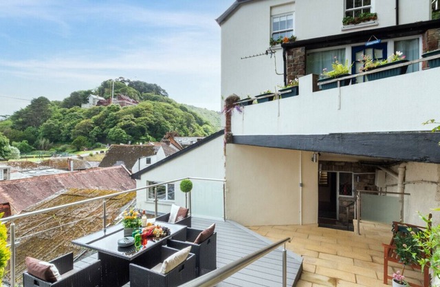 Lynmouth View - Three Bedroom Apartment, Sleeps 5