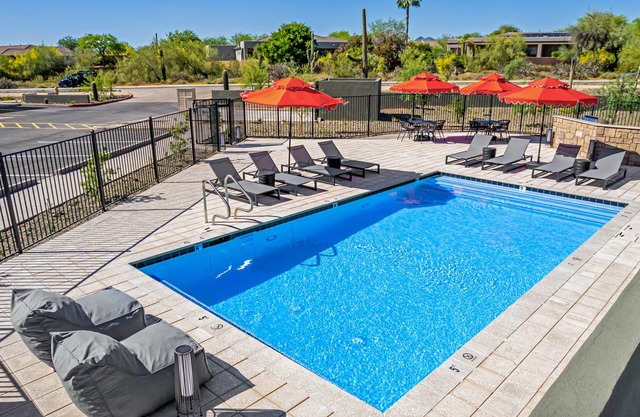 Macallister Luxe 1008 | Close to Golf |Heated Pool