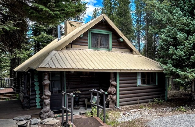 MACK'S INN area-walk to the river & restraunts!Just 23 miles to WEST YELLOWSTONE
