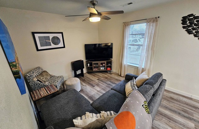 Madrona's Cottage A- Clean, well stocked, and comfortable