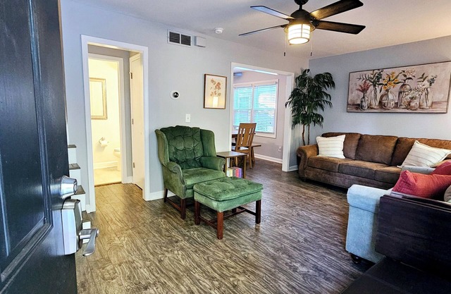 Madrona's Park Circle Place- Affordable Comfort, Central Location