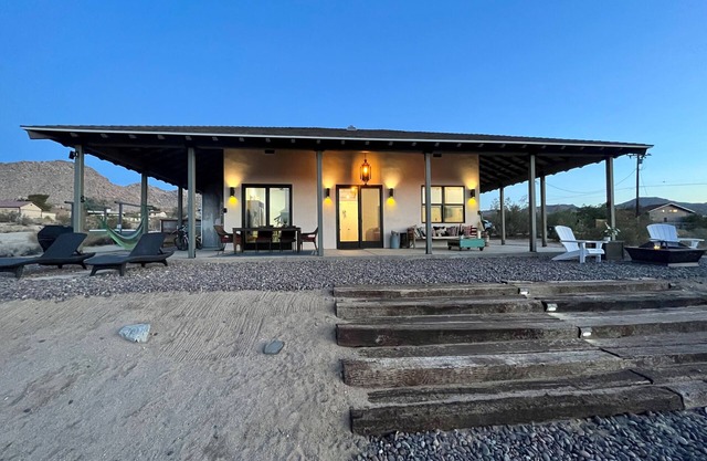Magical Desert Hideaway - with private jacuzzi, fire-pit, walk to park