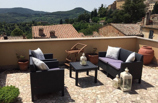 Magnificent 2 Bedroom Apartment with Terrace and Air Conditioning