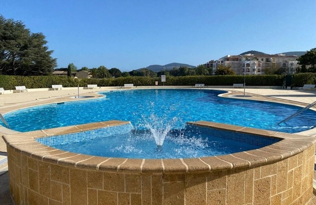 MAGNIFICENT 3P 6 PERS AIR CONDITIONING AND MARINA POOL