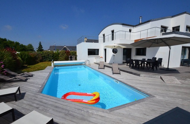 Magnificent 4 * villa with heated pool from early May, sea view terrace
