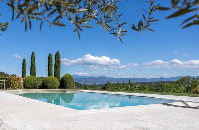 Magnificent air-conditioned farmhouse, private heated swimming pool, tennis court, absolute peace and quiet