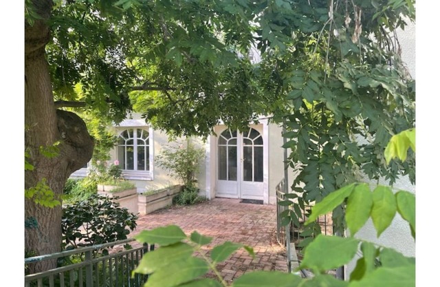 Magnificent Charming Residence by the Water, Less than 1 Hour from Paris