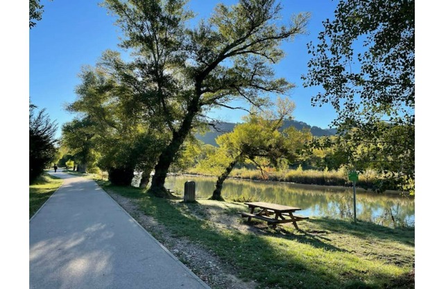 MAGNIFICENT, COMFORTABLE VILLA ON THE VERDON