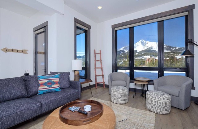 Magnificent Home, Views of Lone Peak, Hot Tub