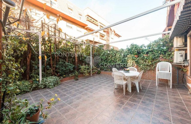 MAGNIFICENT HOUSE WITH GARDEN IN MADRID 10 PAX - WIFICasa with garden VT353