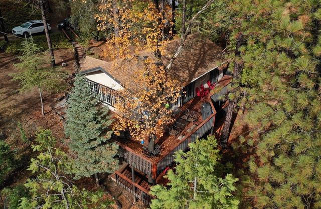 Magnificent Lakefront House Near Yosemite