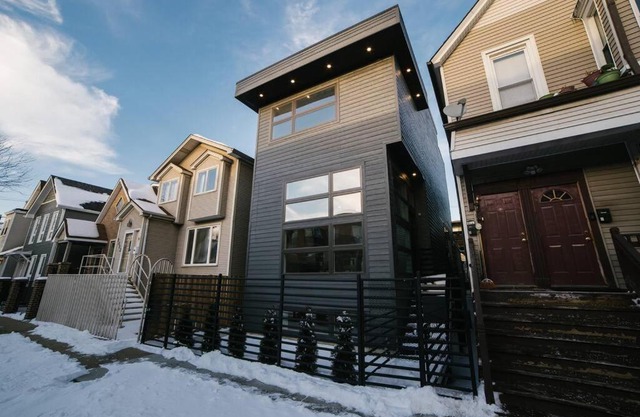 MAGNIFICENT NEW Home w/8 Beds & Free Parking