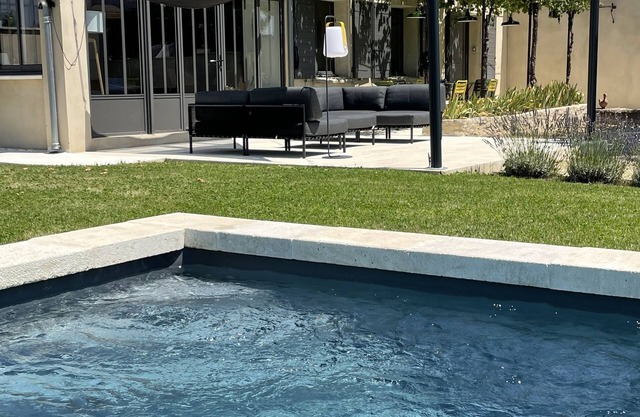 Magnificent pool villa in the Luberon park