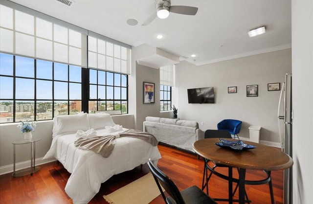 Magnificent Studio w/Rooftop Pool