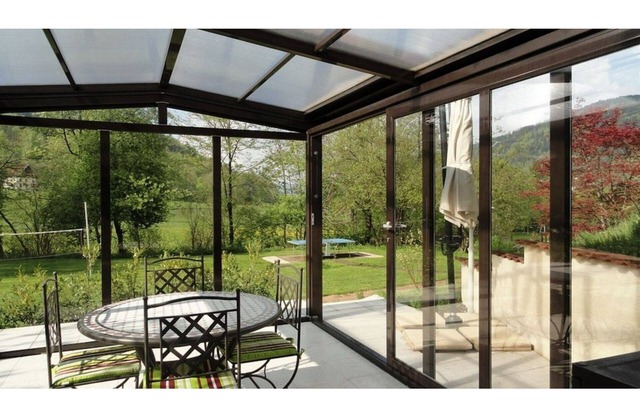 Magnificent studio with swimming pool in idyllic setting