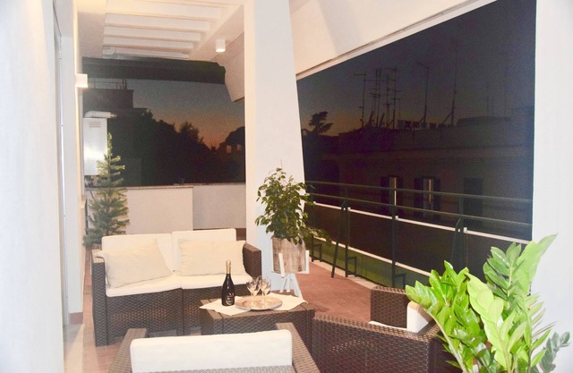 MAGNIFICENT TERRACE IN SAN GIOVANNI - X 6 - WIFI, AIR CONDITIONING