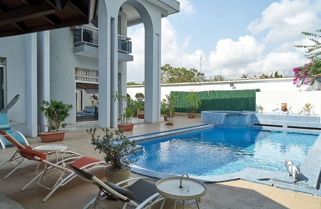 Magnificent town house with swimming pool