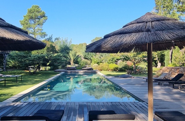 Magnificent villa in quiet location, 18x6 heated pool.