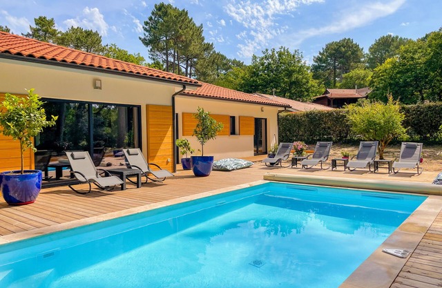 Magnificent villa with swimming pool