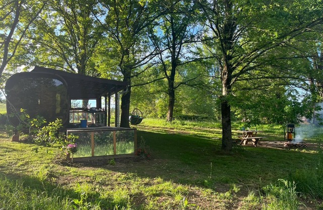 Magnificent wooden chalet lost in the Béarn countryside.