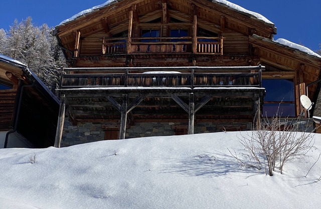 Magnificent wood and stone CHALET 300 m from the ROCHE chairlift
