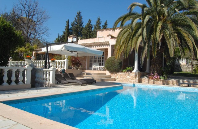 MAGNIFIQQUE VILLA/CHARACTER MOUGINS SOUTH FACING AND QUIET