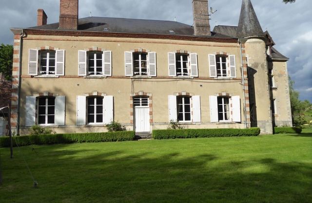 Magnifique Maison de Famille 300m² Dans un Parc de 3hc Avec Rivière et Piscine