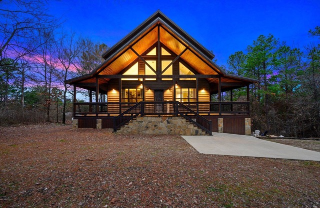 Magnolia Peak | Fire Pit, Spa & Views