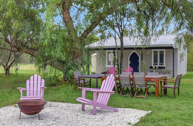 Mahony Estate Vineyard View - Sleeping 2 Guests in Broke