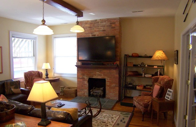 Main Street Apartment in the Heart of Hot Springs!