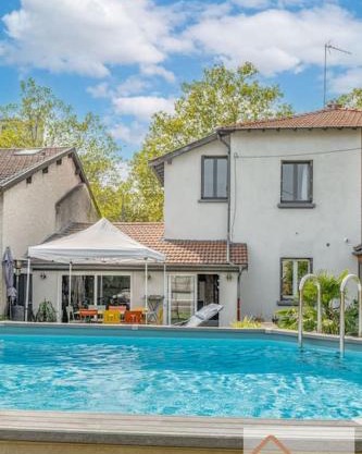 Maison à Lyon Parilly avec Piscine, Jardin, Parking Privé & Proche Eurexpo