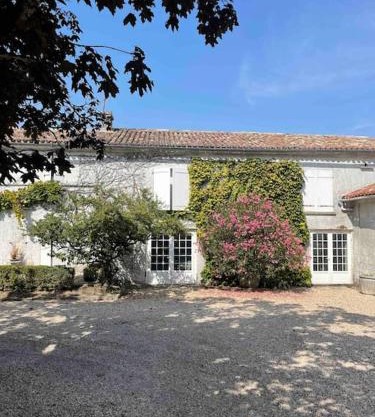 Maison 8 pers, piscine, au cœur du pays de Cognac