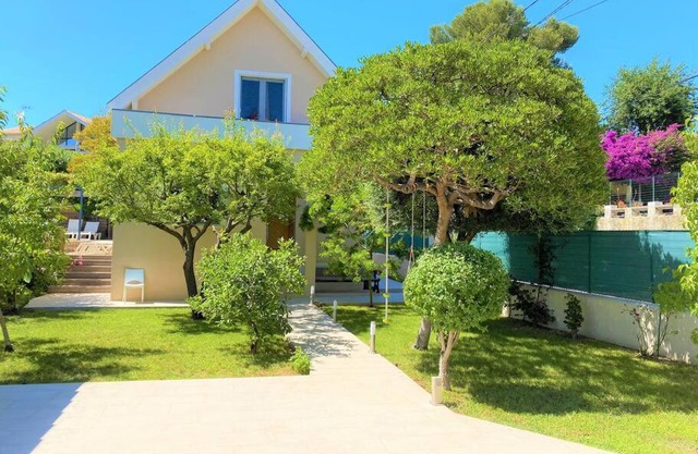 Maison avec piscine et parking à 1,3km des plages