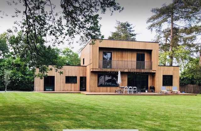 Maison bois architecte piscine spa près de la Loire