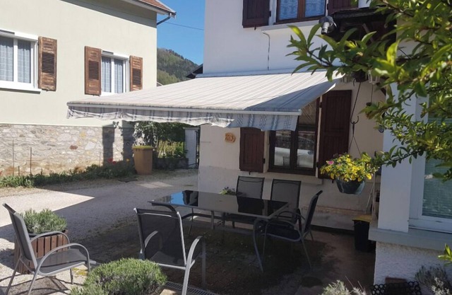 Maison, Calme a la Montagne, Cour Fleurie, au Creux du Massif Belledonne