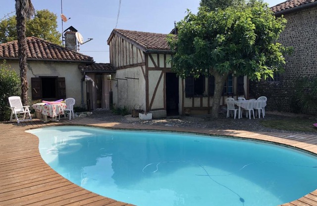 Maison chaleureuse avec piscine partagee a Gee Riviere 55 m²