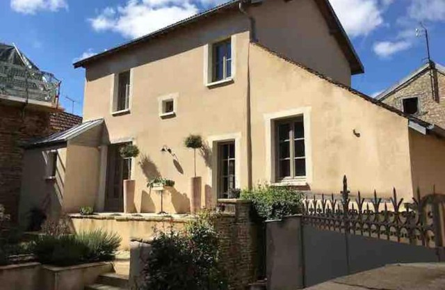 Maison de Campagne in Beautiful Burgundy