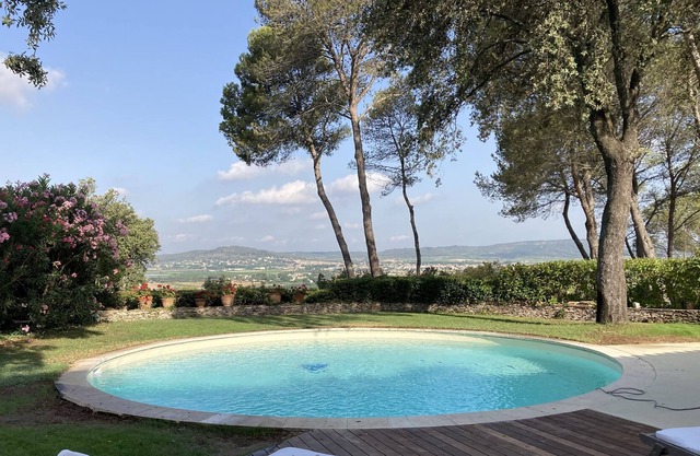 Maison de caractère avec piscine et tennis 5000m2